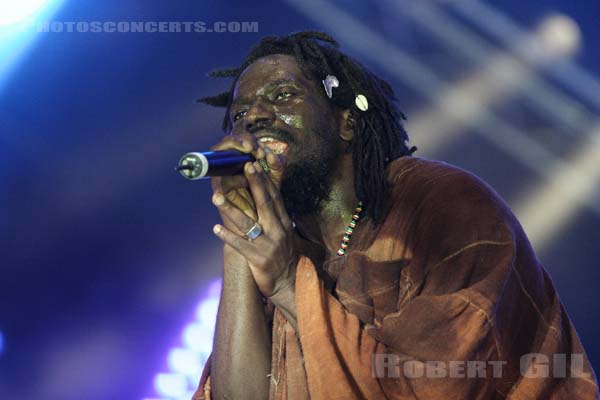 TIKEN JAH FAKOLY - 2005-09-09 - LA COURNEUVE - Parc Departemental - Grande Scene - 